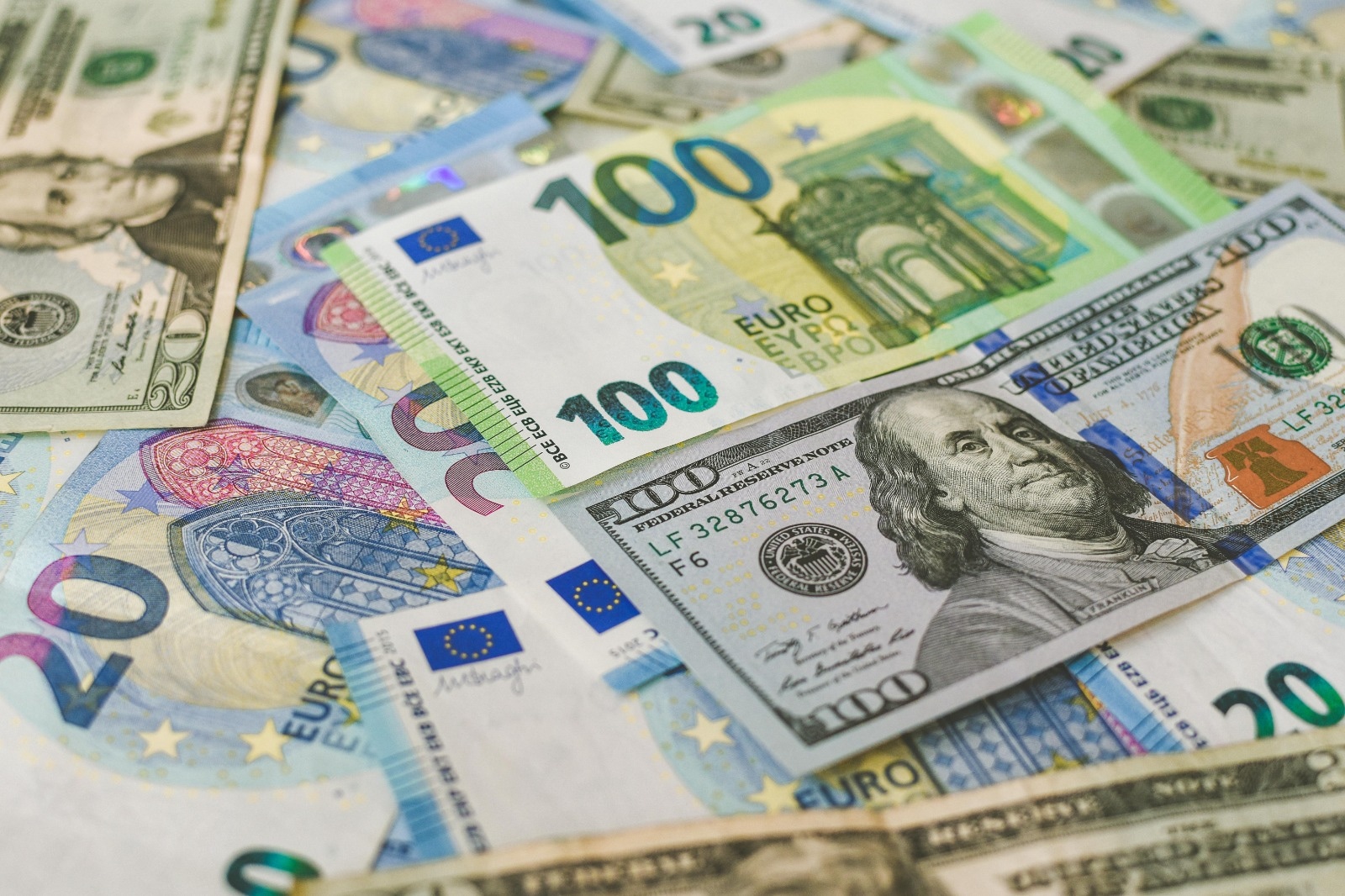 Realistic Fake 100-Dollar Bills for Sale: Pass Any Test with Our Premium Prints
