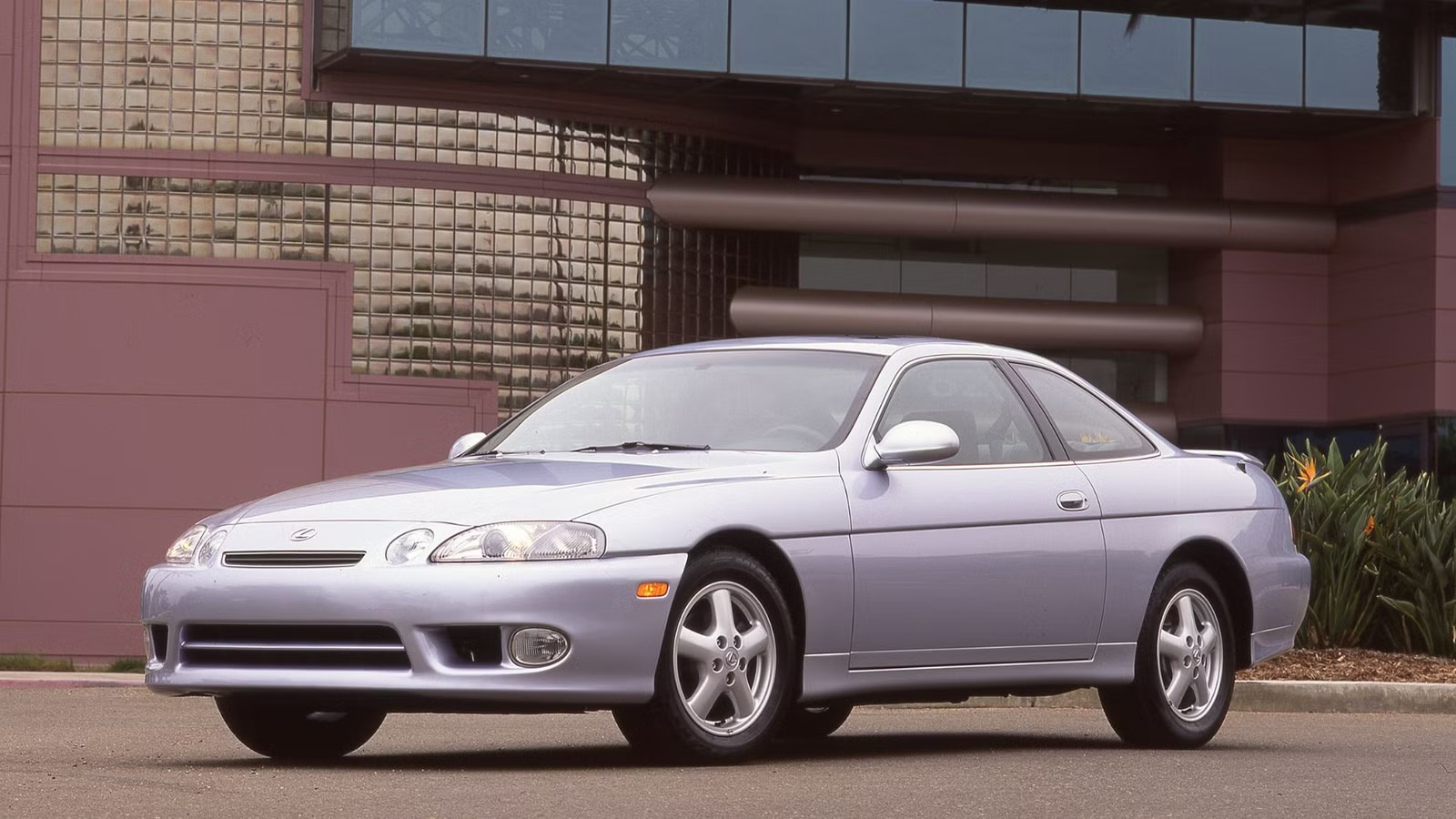 Japanese cars との違いを体感!ポルシェ・タイカン中古のおすすめグレード