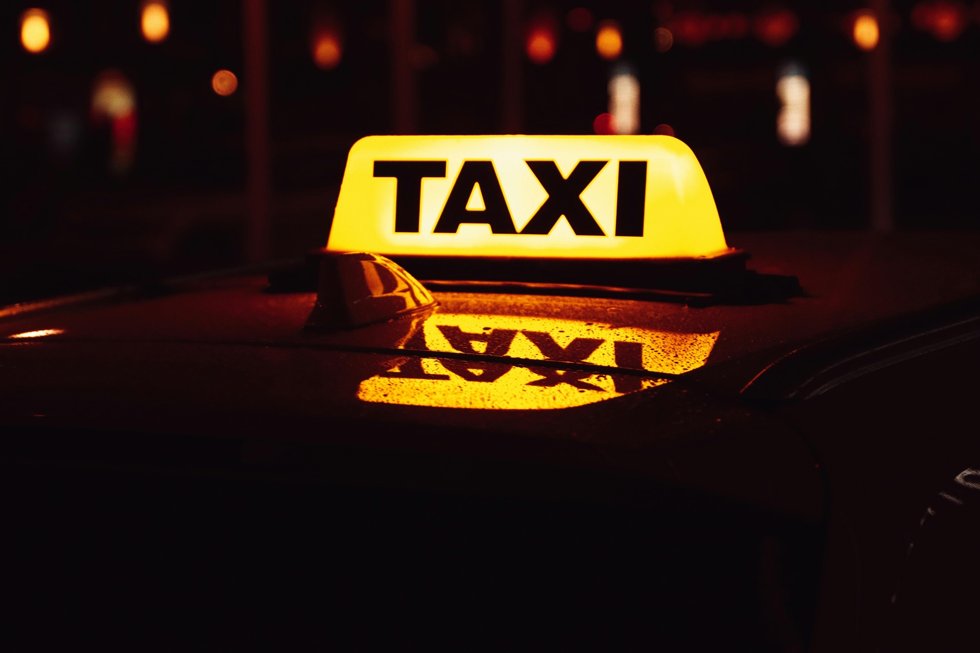 West Byfleet Taxis – Your 24/7 Luxury Travel Solution