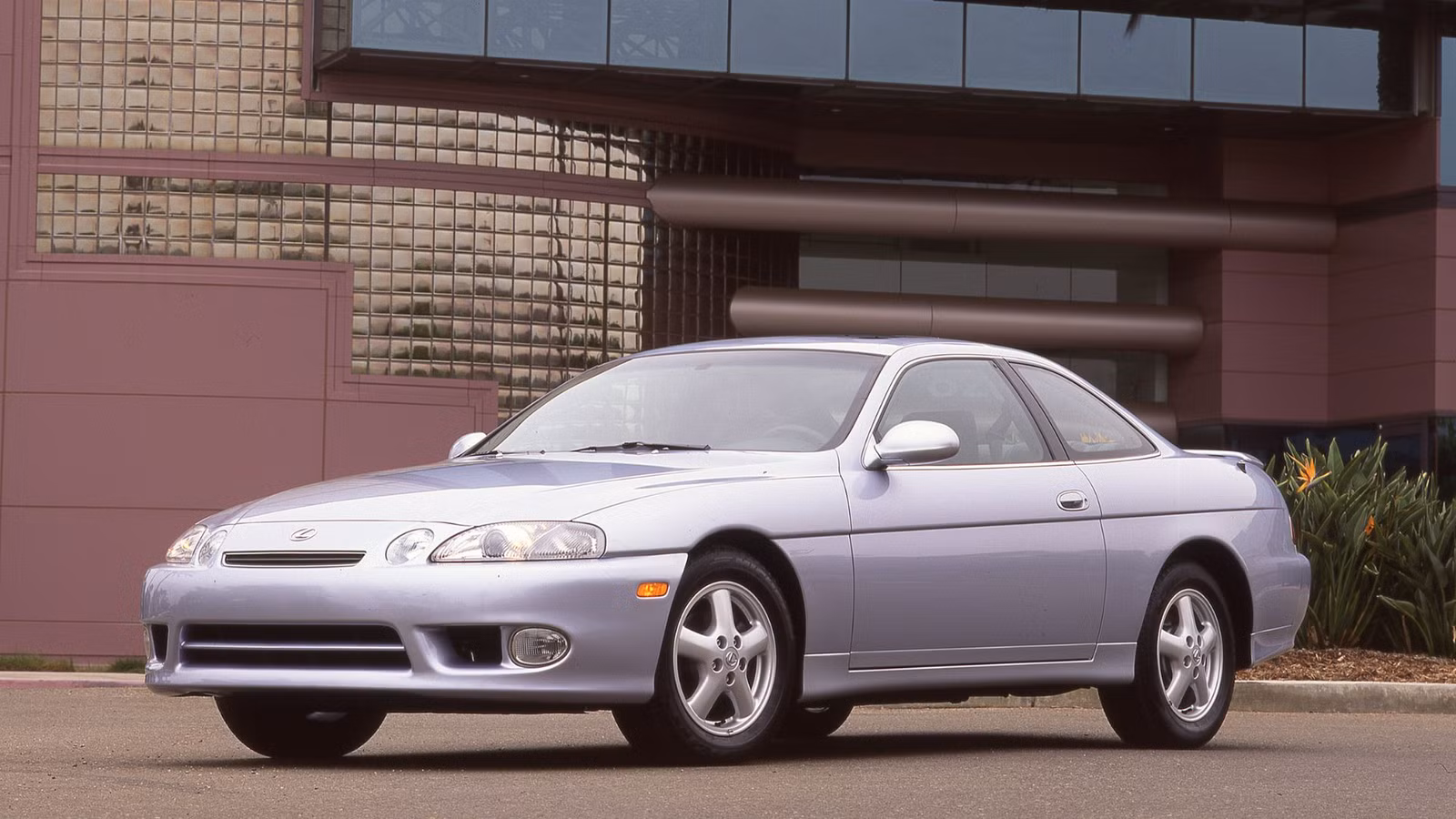 Japanese cars との違いを体感!ポルシェ・タイカン中古のおすすめグレード