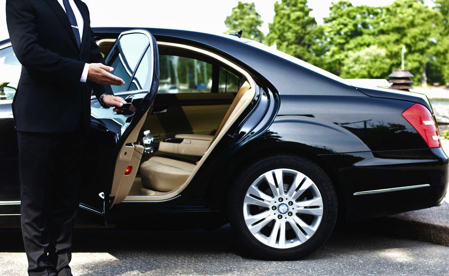 Limo Miami | Luxury Chauffeur Service by VIP Miami Limo Service