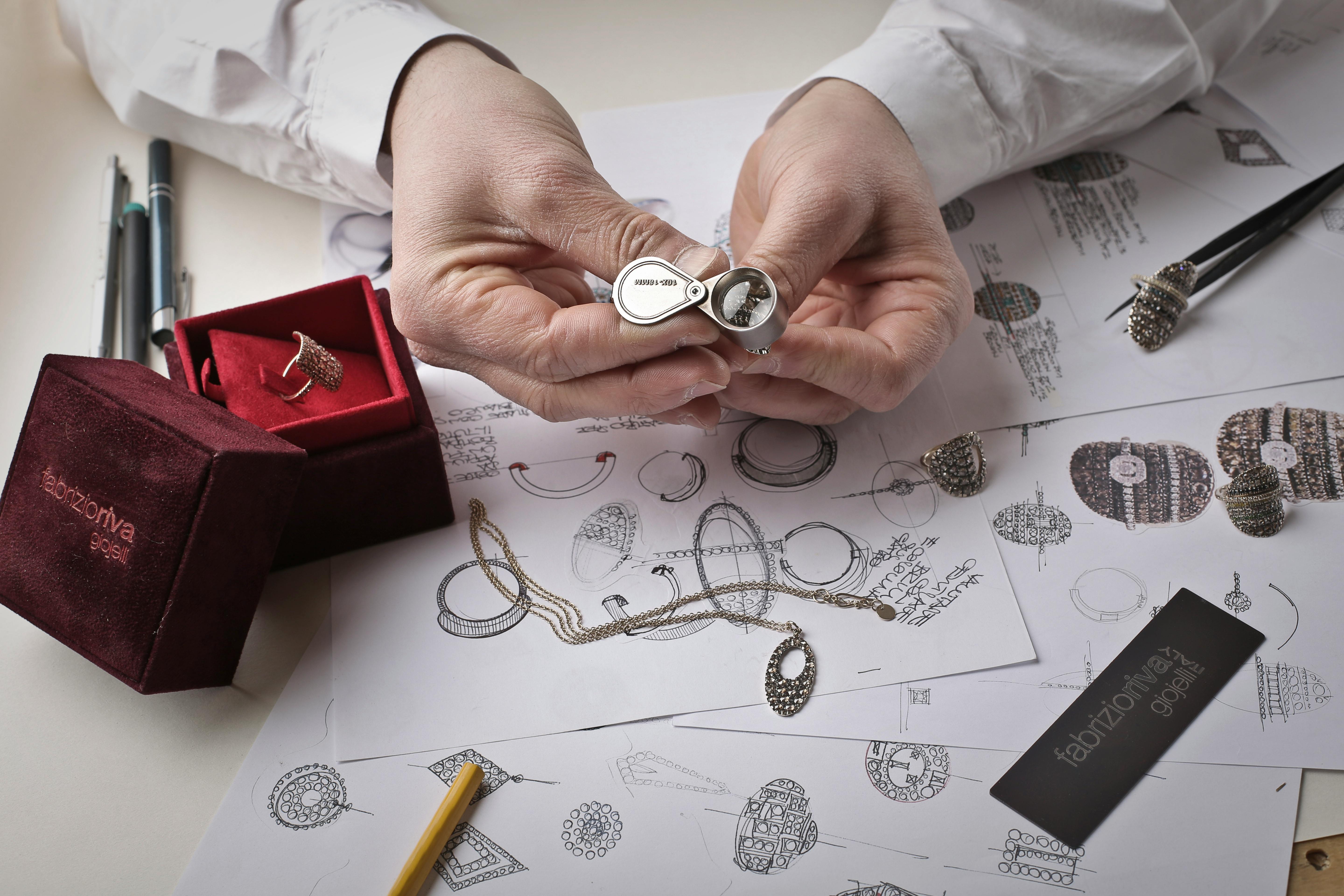 Online Diamond Jewellery UK – Shop with Confidence: Your Guide to Buying Online Diamond Jewellery in the UK