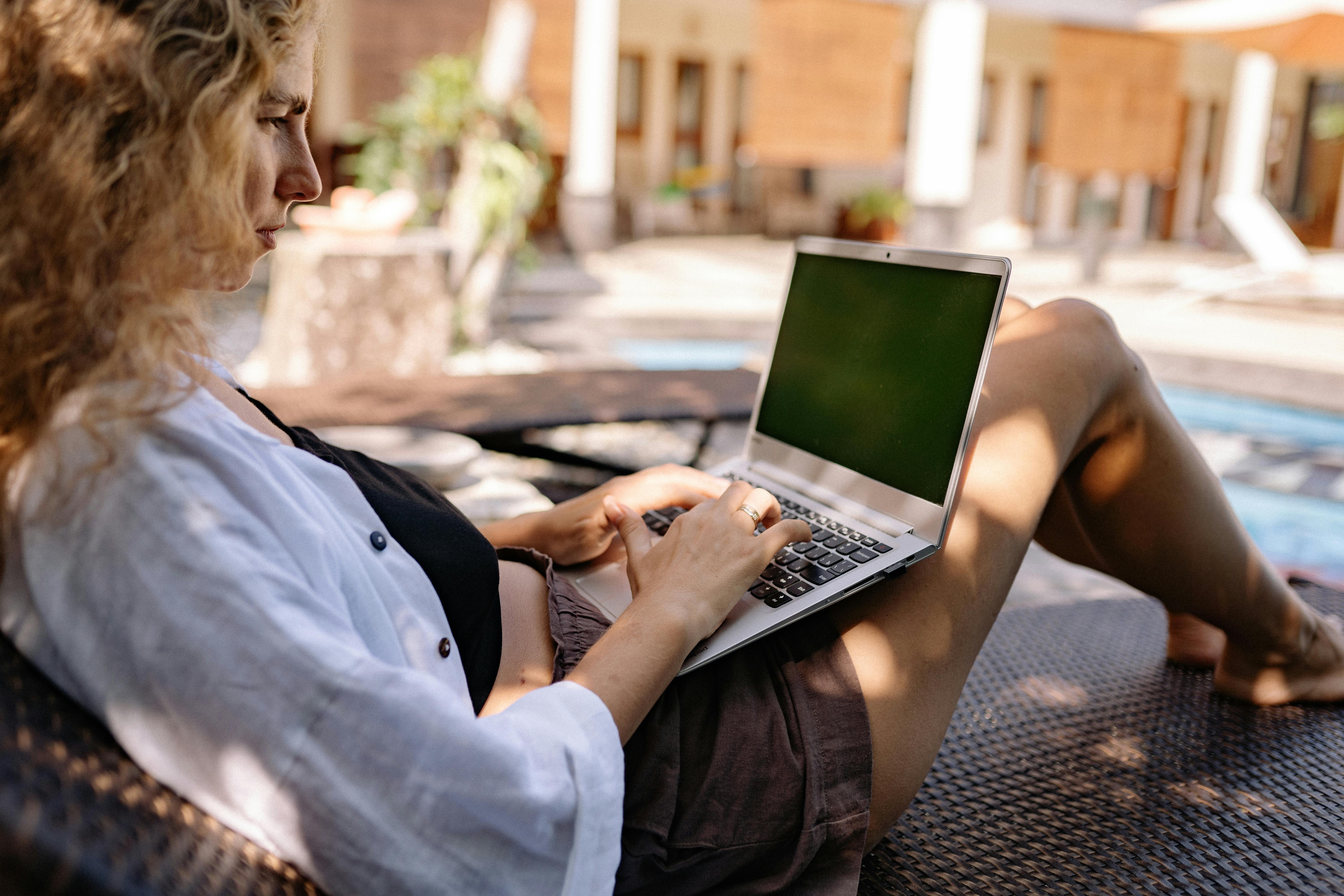 Best Side Hustles with Flexible Hours for Busy Professionals