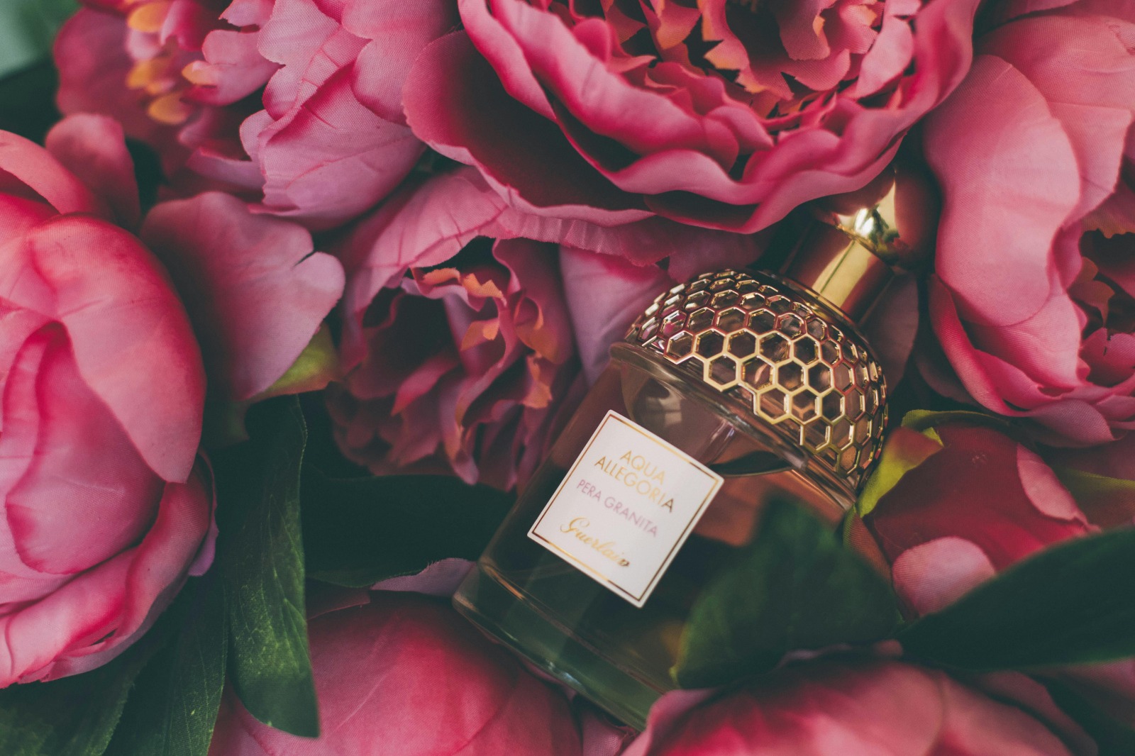 Explore the World of Luxury with Exclusive Niche Perfume Samples