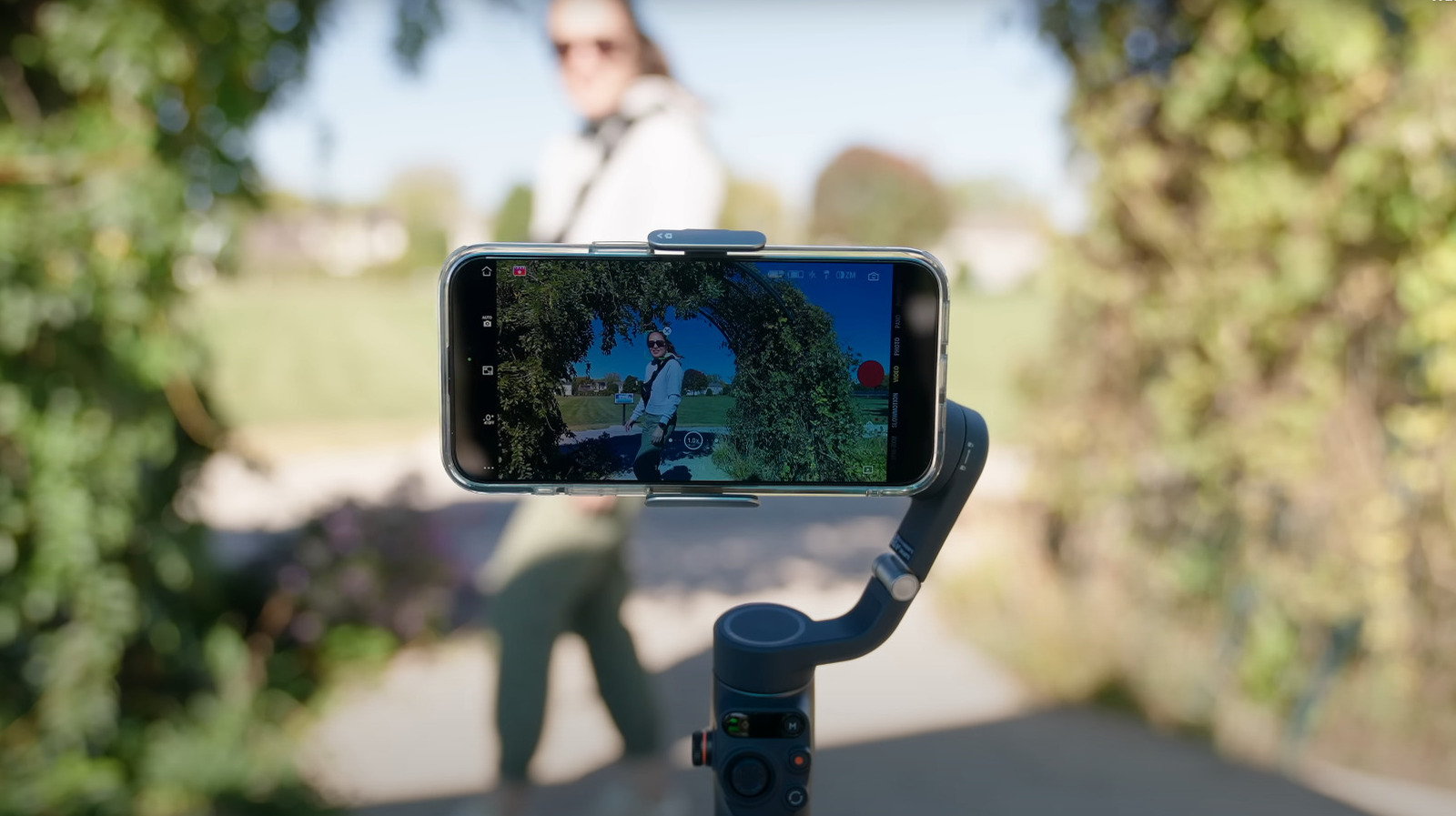 Hohem Camera Stabilizer for Smartphone and Camera Excellence