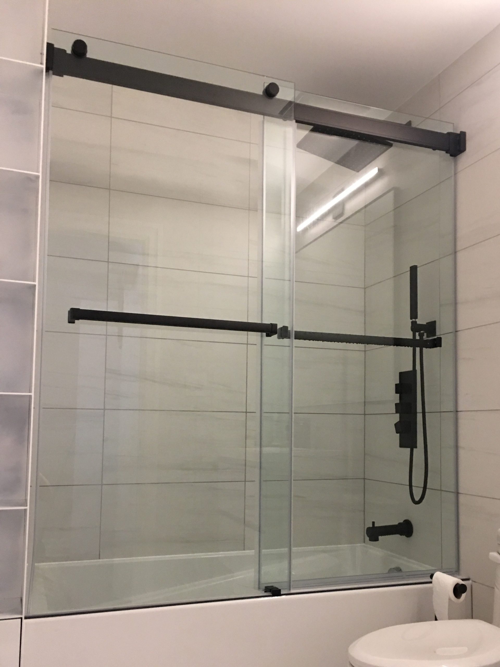 Sliding Tub Doors That Prevent Leaks & Enhance Style